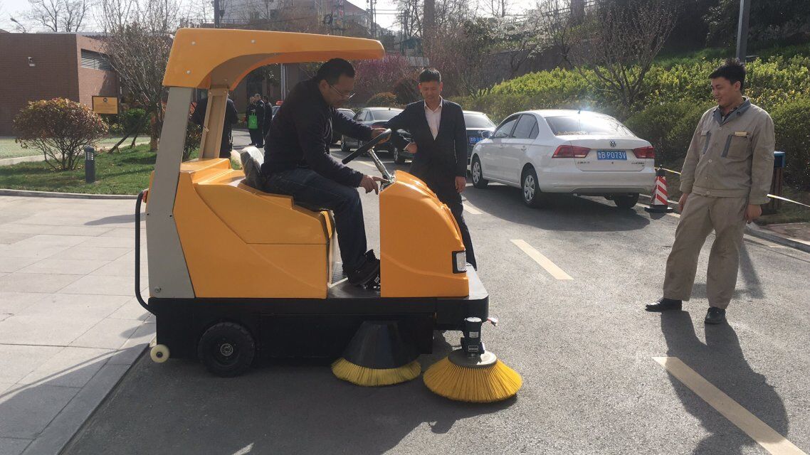 電動(dòng)掃地車