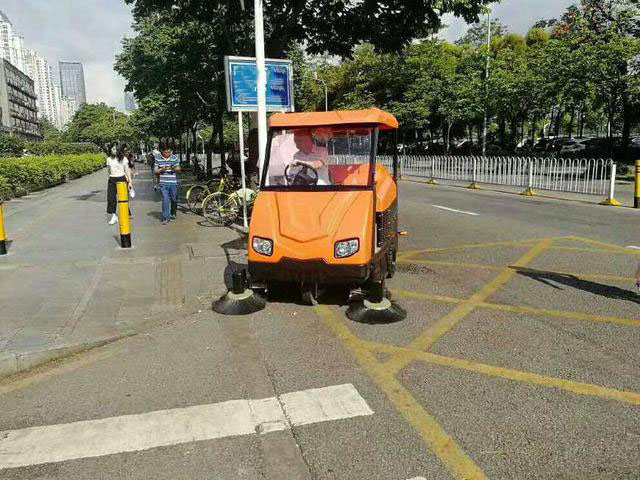 電動掃地機(jī)